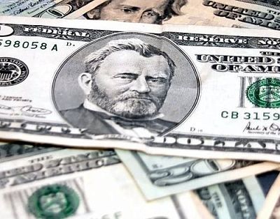 24 апреля российский рубль укрепился вместе с евро, доллар продолжил стремительно дешеветь