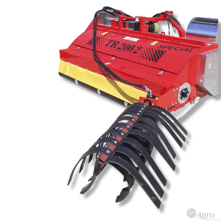Комбайн-подборщик TR 200.2 с подъёмником для сбора орехов