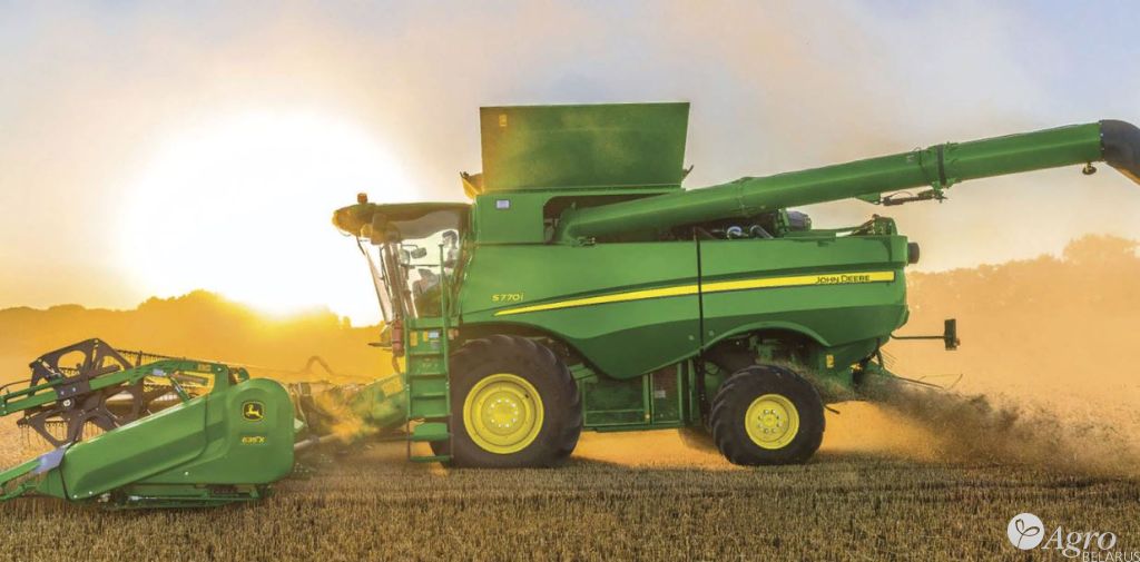 Комбайн John Deere серии S700
