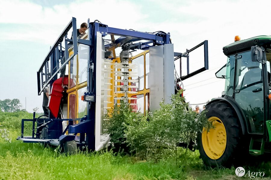 Комбайн прицепной полнорядный ягодоуборочный JAGODA 300