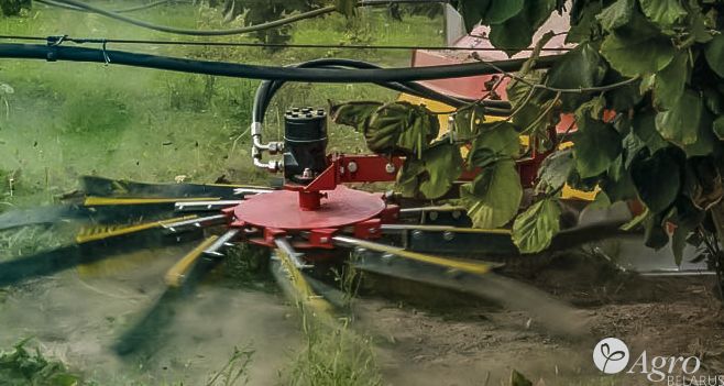 Комбайн-подборщик TR 200.2 с подъёмником для сбора орехов