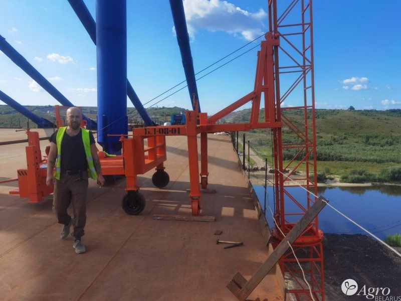 Подмости мобильные мостовые БЛ-08-01 на тракторном прицепе