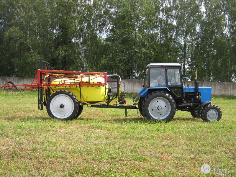 Опрыскиватель тракторный полуприцепной штанговый БЛ-2500/18