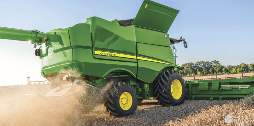 Комбайн John Deere серии S700