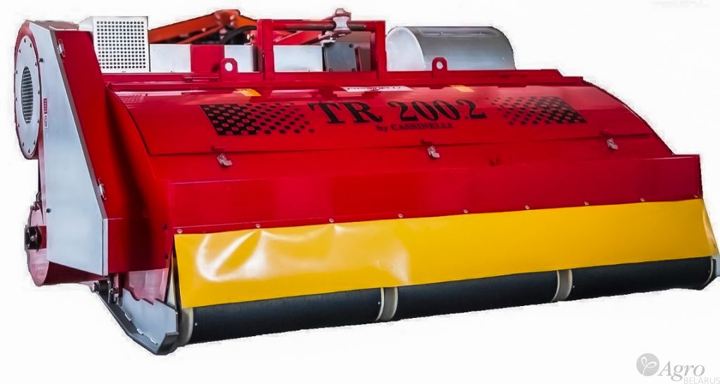 Комбайн-подборщик TR 200.2 с подъёмником для сбора орехов