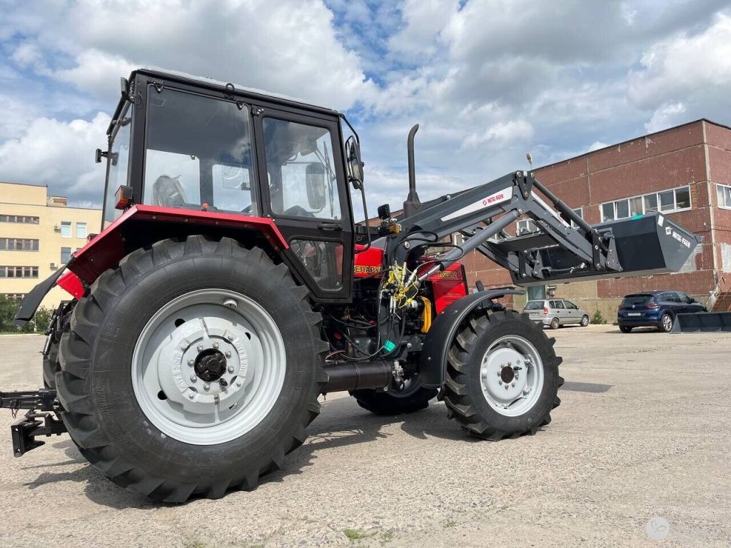  Трактор с фронтальным погрузчиком Беларус-1025.2 Т229М