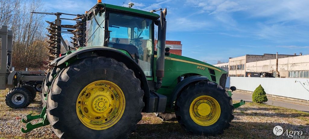 Трактор John Deere 8430