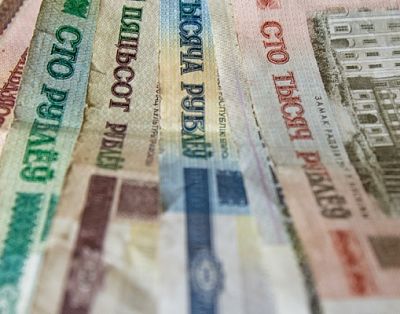 14 апреля российский рубль опять вырос, а доллар и евро подешевели