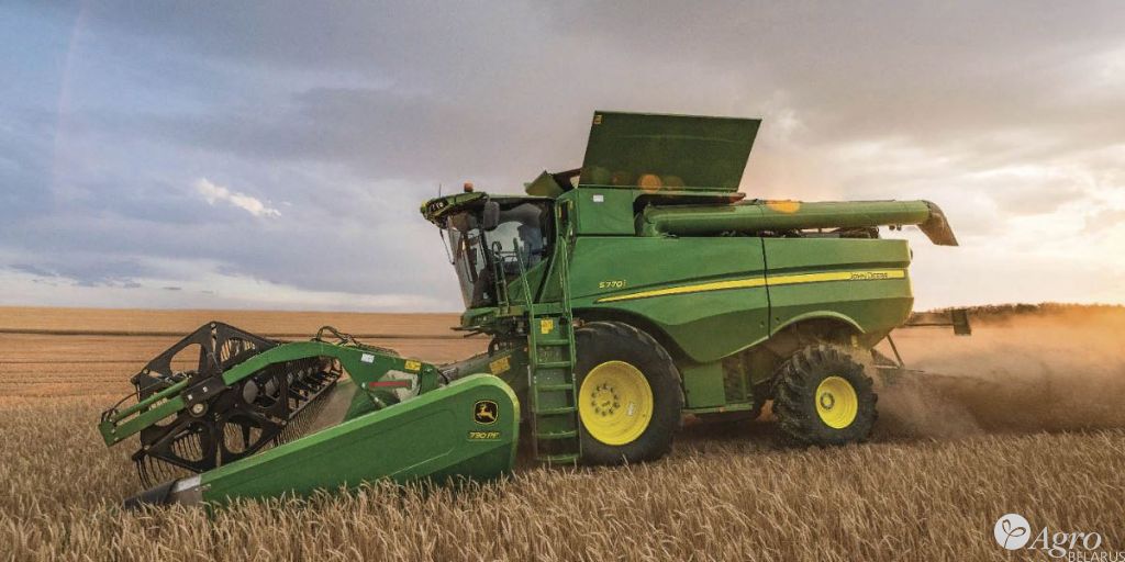 Комбайн John Deere серии S700