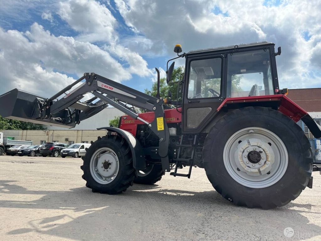  Трактор с фронтальным погрузчиком Беларус-1025.2 Т229М