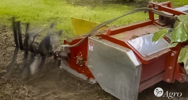 Комбайн-подборщик TR 200.2 с подъёмником для сбора орехов