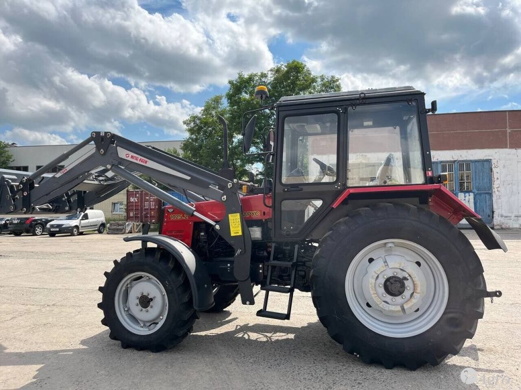  Трактор с фронтальным погрузчиком Беларус-1025.2 Т229М