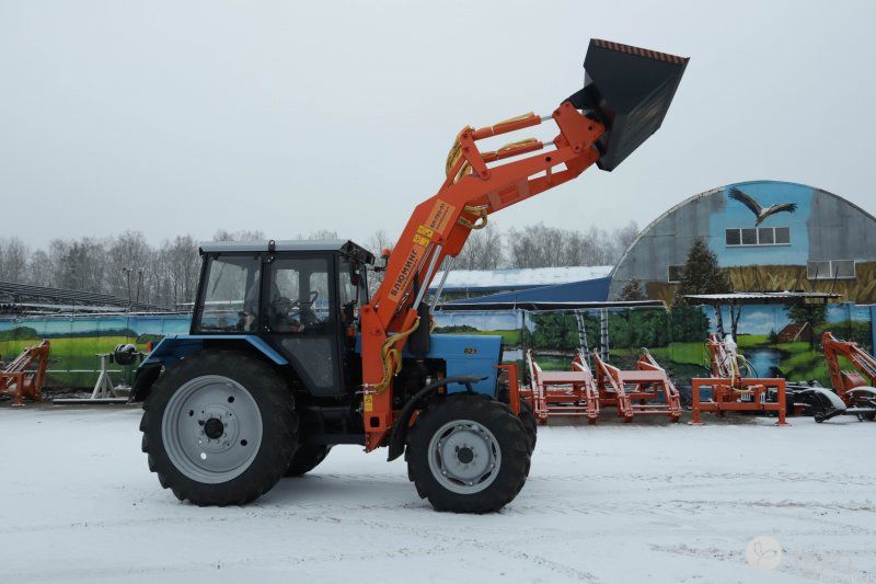 Погрузчик БЛ-750-01 с низкопрофильной кабиной (на тракторе «БЕЛАРУС» 82.1)