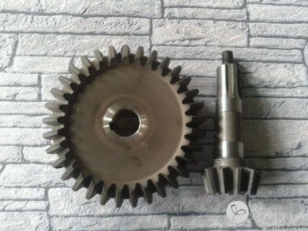 Коническая пара в редуктор щеточного оборудования КО-815