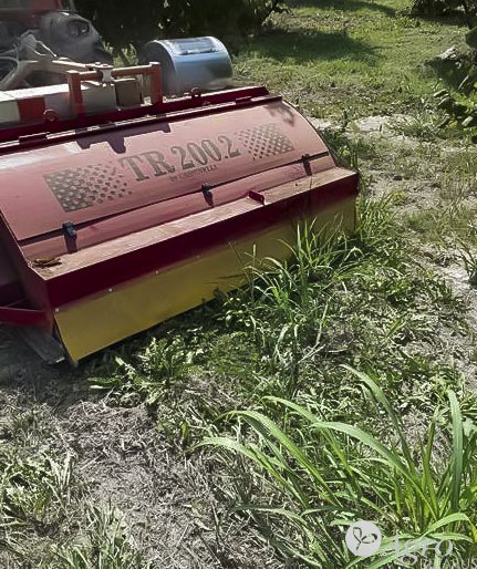 Комбайн-подборщик TR 200.2 с подъёмником для сбора орехов