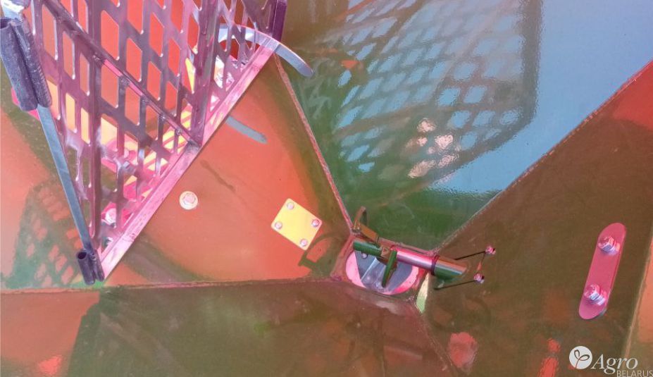 Разбрасыватель минеральных удобрений навесной Оптсельмаш Лидер 1100