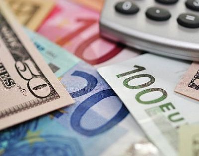 9 апреля доллар обвалился на 160 рублей, евро рухнул на 340 и только российский рубль резко укрепился