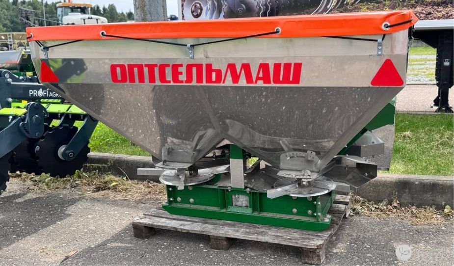 Разбрасыватель минеральных удобрений Оптсельмаш Стандарт-1050