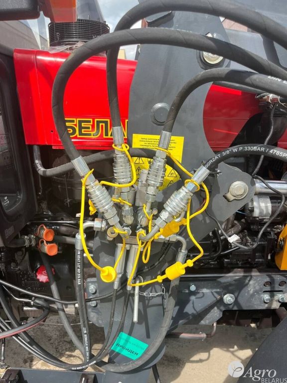  Трактор с фронтальным погрузчиком Беларус-1025.2 Т229М