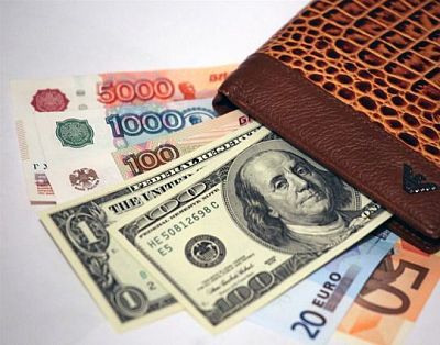 Белорусский рубль обвалился к доллару и евро на торгах 21 августа