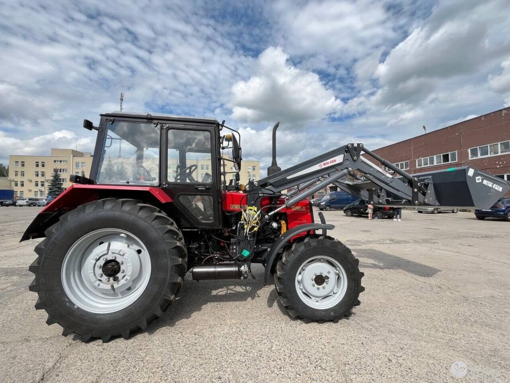  Трактор с фронтальным погрузчиком Беларус-1025.2 Т229М