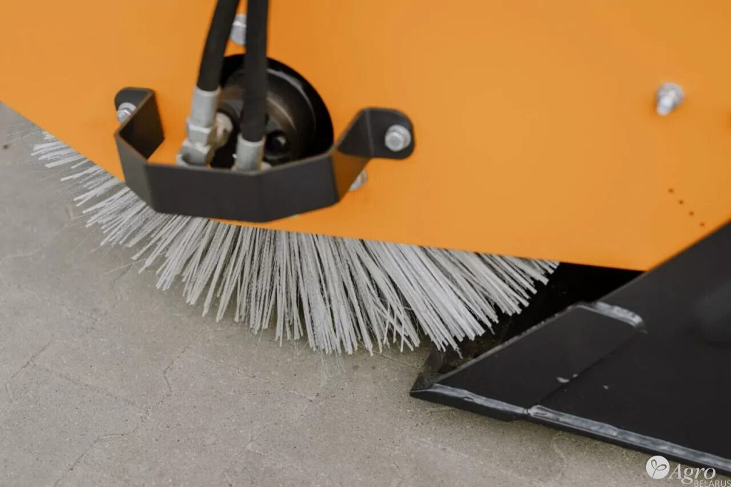 Ковш-подметальная машина TWISTER 2.0