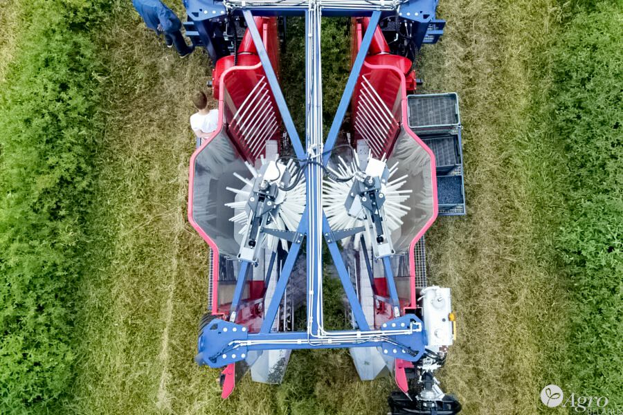 Комбайн прицепной полнорядный ягодоуборочный JAGODA 300